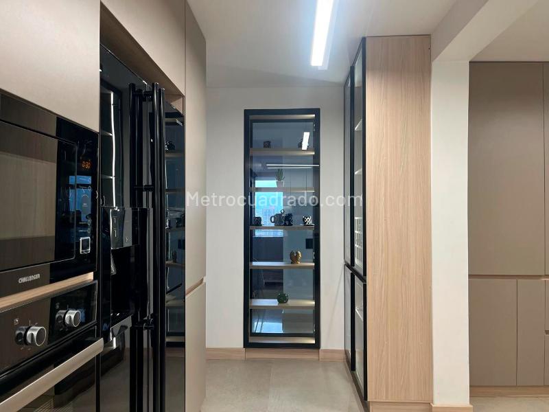 Apartamento Moderno de 4 Alcobas con Gimnasio en El Poblado - 8