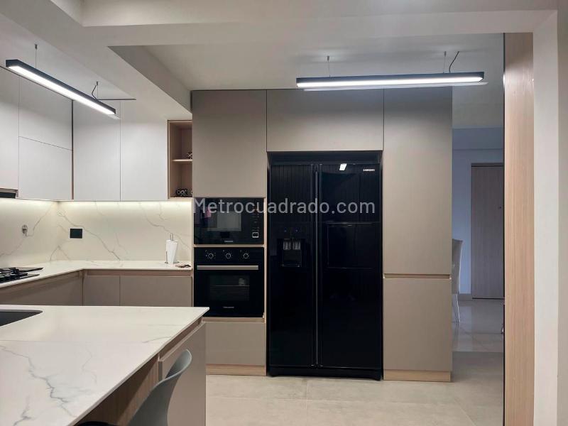 Apartamento Moderno de 4 Alcobas con Gimnasio en El Poblado - 9
