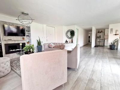 Apartamento de 3 alcobas en venta en El Poblado, Medellín, 187 m² · foto 2 de 16