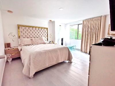 Apartamento de 3 alcobas en venta en El Poblado, Medellín, 187 m² · foto 8 de 16