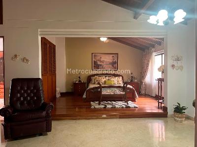 Casa de 3 alcobas en arriendo en El Poblado, Medellín, 256 m² · foto 10 de 20
