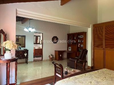 Casa de 3 alcobas en arriendo en El Poblado, Medellín, 256 m² · foto 11 de 20