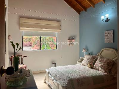 Casa de 3 alcobas en arriendo en El Poblado, Medellín, 256 m² · foto 12 de 20