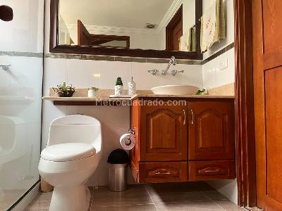 Casa de 3 alcobas en arriendo en El Poblado, Medellín, 256 m² · foto 18 de 20