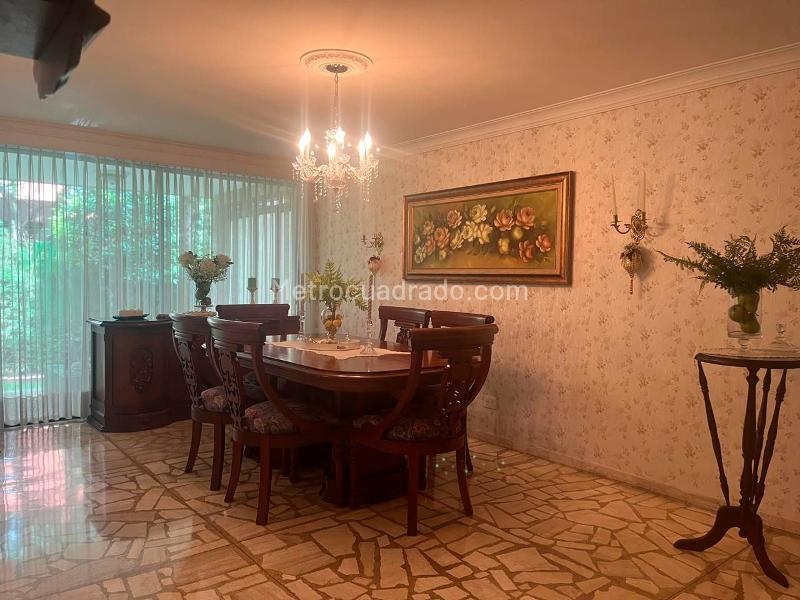 Tranquil 3BR House for Rent in El Poblado - 3