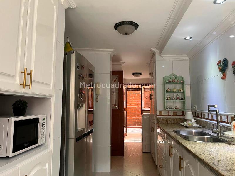 Tranquil 3BR House for Rent in El Poblado - 5