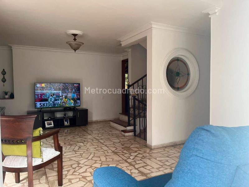 Tranquil 3BR House for Rent in El Poblado - 9