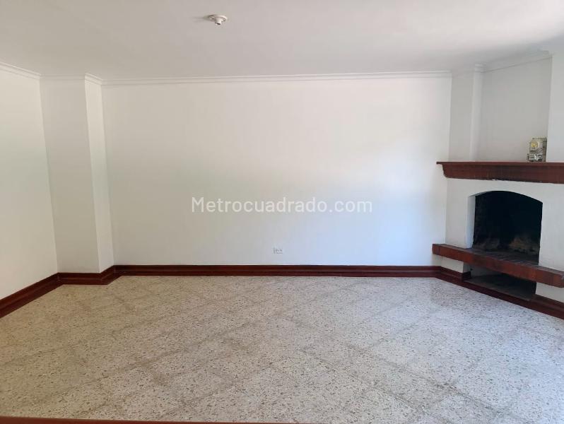 Casa Amplia de 4 Alcobas en Zona Tranquila de El Poblado - 2