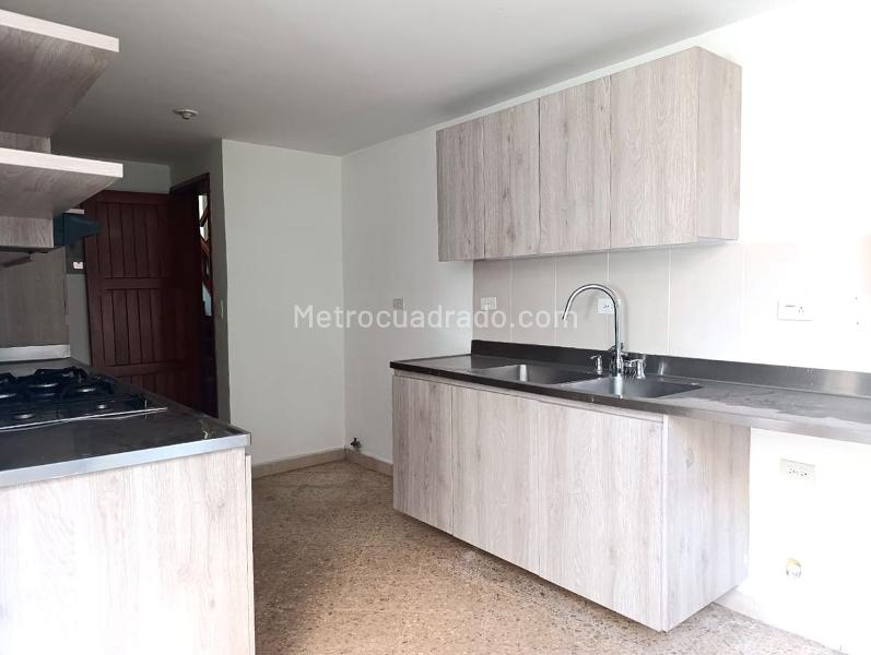 Casa Amplia de 4 Alcobas en Zona Tranquila de El Poblado - 4