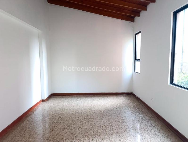 Casa Amplia de 4 Alcobas en Zona Tranquila de El Poblado - 7