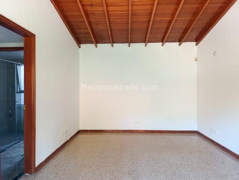 Casa Amplia de 4 Alcobas en Zona Tranquila de El Poblado - 9