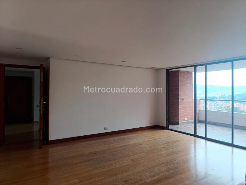 Spacious 2BR Apartment in El Poblado - 2