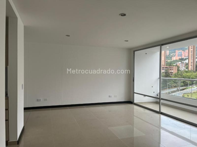 Spacious 3BR Apartment in El Poblado with Balcony - 2