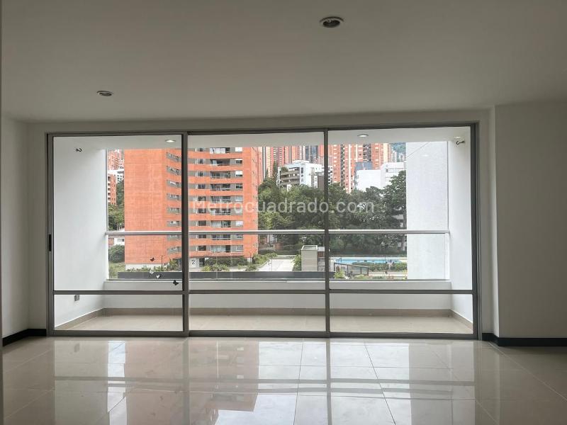 Spacious 3BR Apartment in El Poblado with Balcony - 3