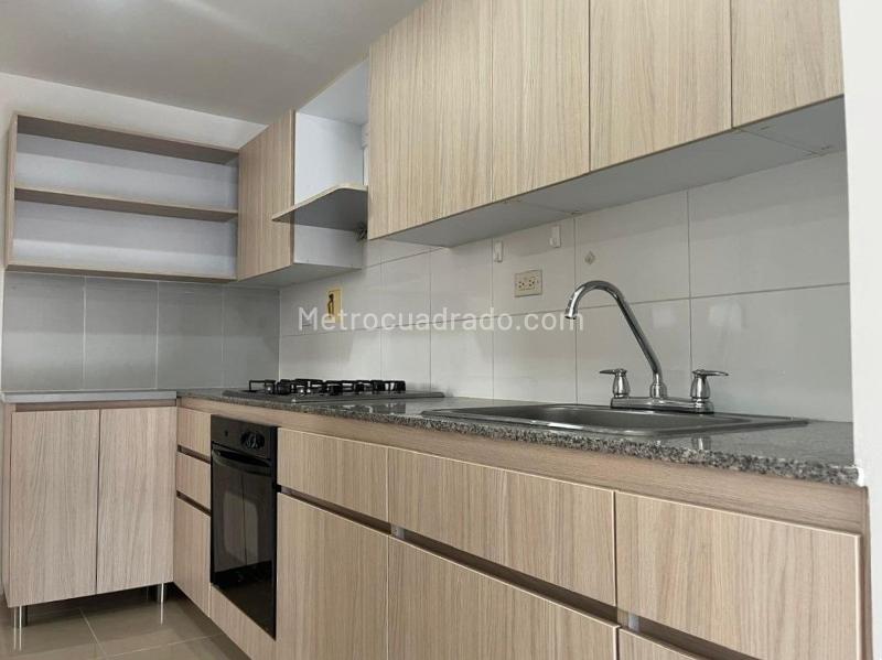 Spacious 3BR Apartment in El Poblado with Balcony - 7