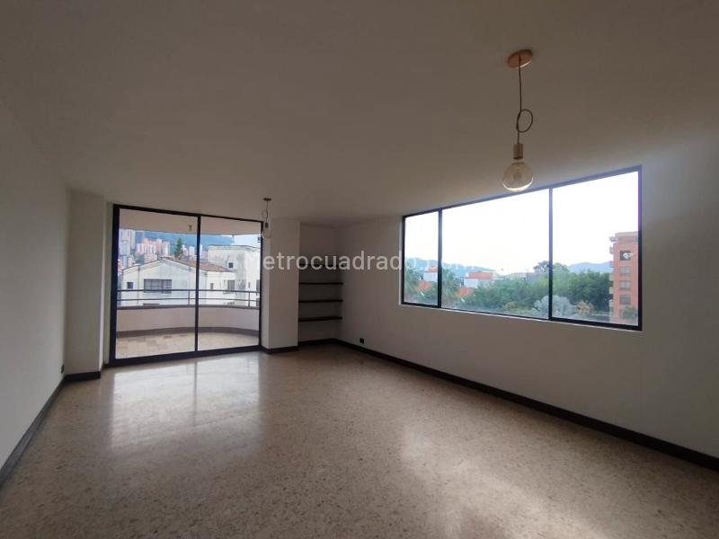 Apartamento de 3 Alcobas en El Poblado con Balcón y Parqueadero - 2