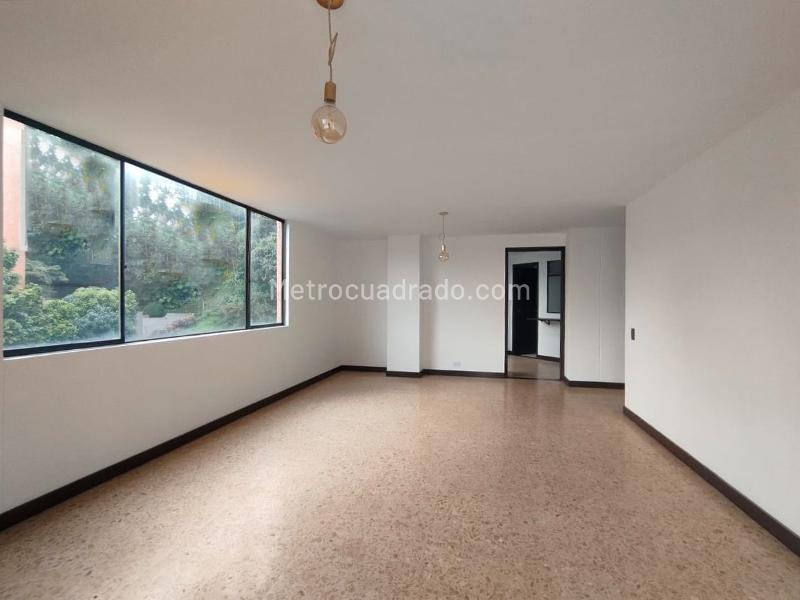 Apartamento de 3 Alcobas en El Poblado con Balcón y Parqueadero - 3