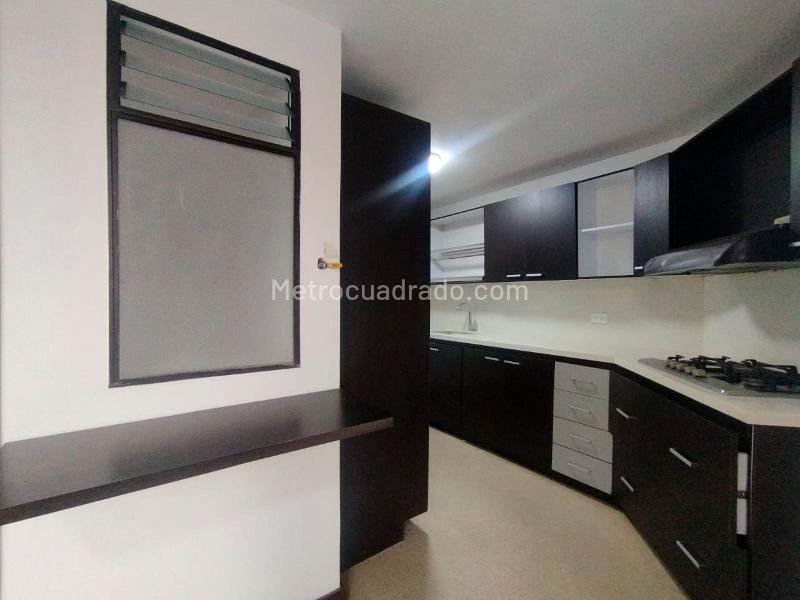 Apartamento de 3 Alcobas en El Poblado con Balcón y Parqueadero - 4