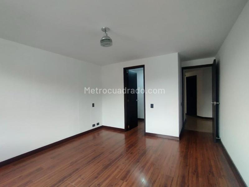 Apartamento de 3 Alcobas en El Poblado con Balcón y Parqueadero - 6