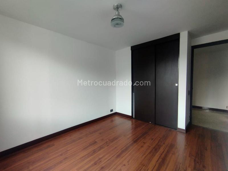Apartamento de 3 Alcobas en El Poblado con Balcón y Parqueadero - 9