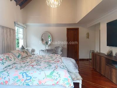 Casa de 4 alcobas en arriendo en El Poblado El Tesoro, Medellín, 600 m² · foto 12 de 20