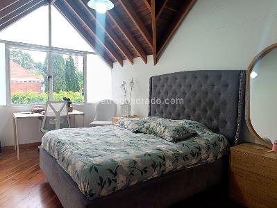 Casa de 4 alcobas en arriendo en El Poblado El Tesoro, Medellín, 600 m² · foto 14 de 20