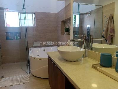 Casa de 4 alcobas en arriendo en El Poblado El Tesoro, Medellín, 600 m² · foto 16 de 20