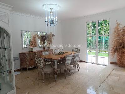 Casa de 4 alcobas en arriendo en El Poblado El Tesoro, Medellín, 600 m² · foto 2 de 20