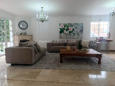 Casa de 4 alcobas en arriendo en El Poblado El Tesoro, Medellín, 600 m² · foto 3 de 20