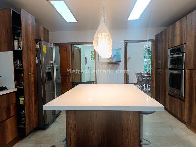 Casa de 4 alcobas en arriendo en El Poblado El Tesoro, Medellín, 600 m² · foto 6 de 20