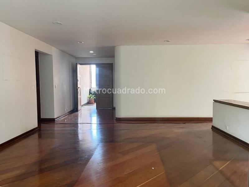 4BR Apartment for Rent in Gated Unit, El Poblado - 2