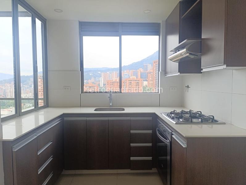 2BR Apartment with Balcony in El Poblado - 6
