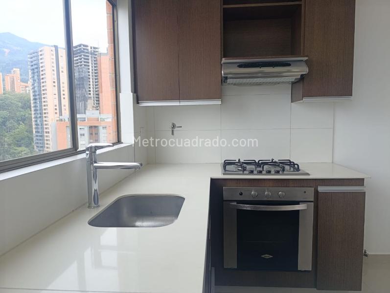 2BR Apartment with Balcony in El Poblado - 7