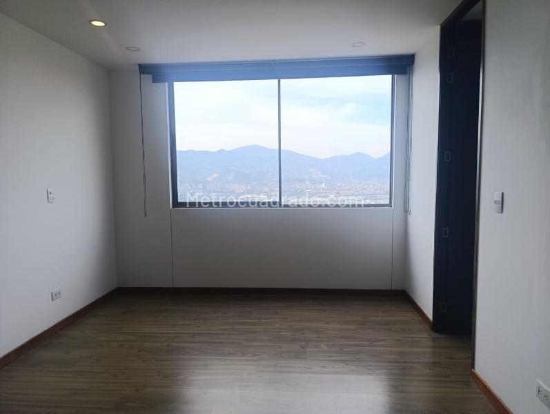 2BR Apartment with Balcony in El Poblado - 9