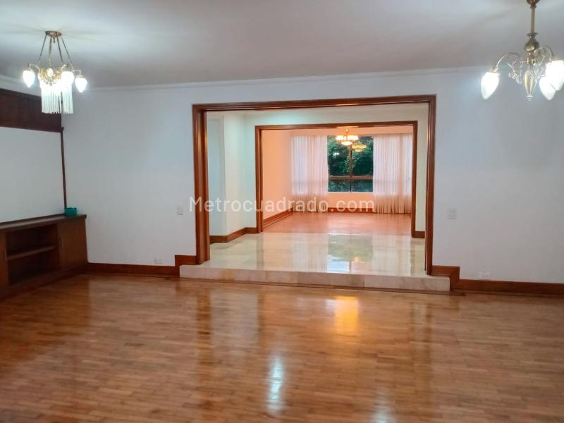 Spacious 3BR Apartment in El Poblado - 2