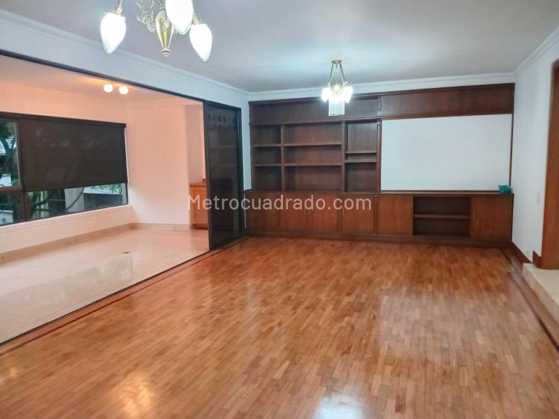 Spacious 3BR Apartment in El Poblado - 3