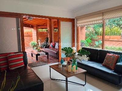 Casa en arriendo en El Poblado, Medellín · foto 2 de 20
