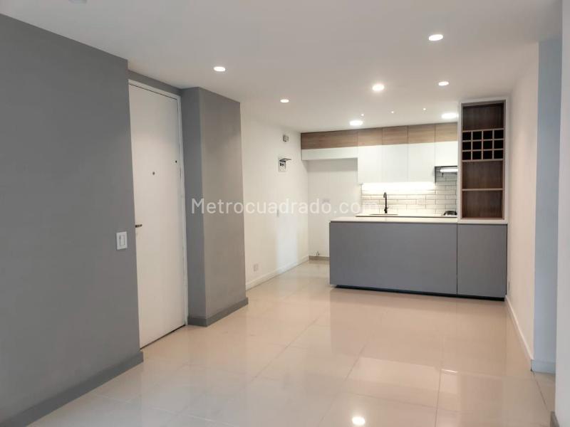 Apartamento Amplio de 3 Alcobas con Balcón en El Poblado - 5