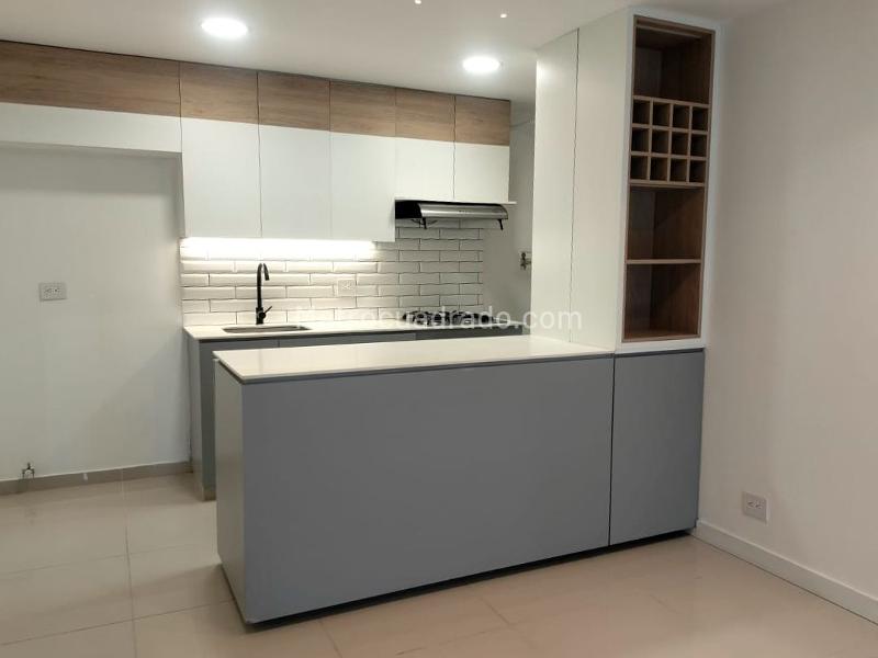 Apartamento Amplio de 3 Alcobas con Balcón en El Poblado - 6