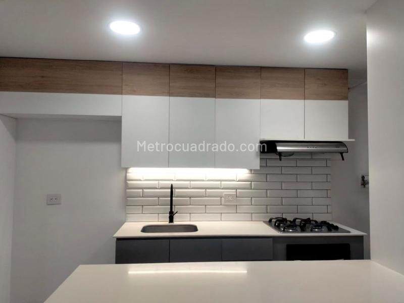 Apartamento Amplio de 3 Alcobas con Balcón en El Poblado - 7