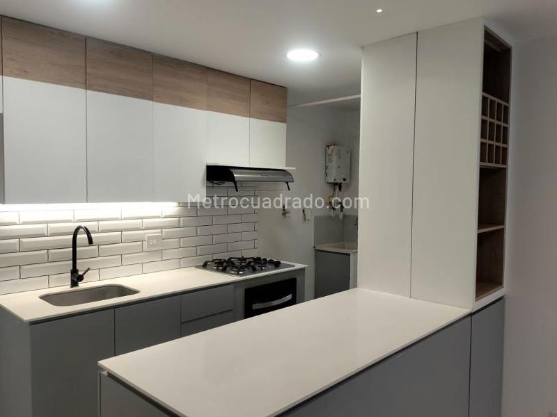 Apartamento Amplio de 3 Alcobas con Balcón en El Poblado - 8