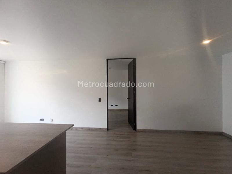 Cozy Studio Apartment with Amenities in El Poblado - 2