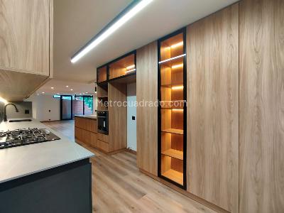 Apartamento de 3 alcobas en venta en Altos Del Poblado, Medellín, 301 m² · foto 5 de 19