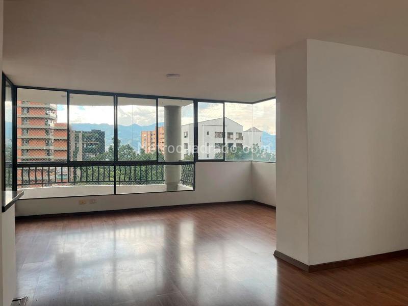 Elegant 4BR Apartment with 3 Baths in El Poblado