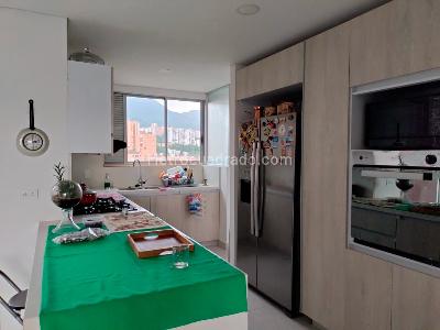 Apartamento de 3 alcobas en venta en El Poblado, Medellín, 154 m² · foto 7 de 20