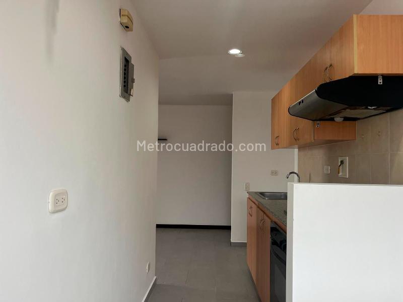 Apartamento de 2 alcobas en El Poblado (Los Parra) con balcón y parqueadero cubierto - 4