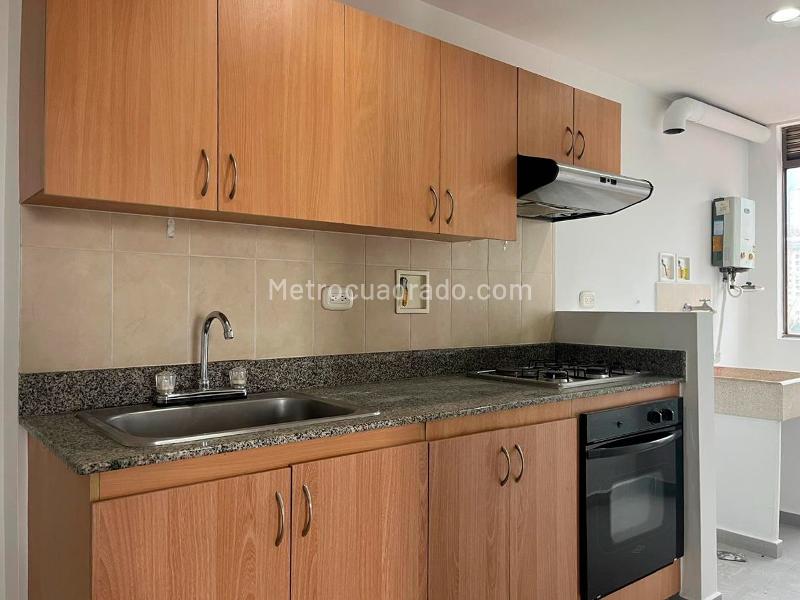 Apartamento de 2 alcobas en El Poblado (Los Parra) con balcón y parqueadero cubierto - 5