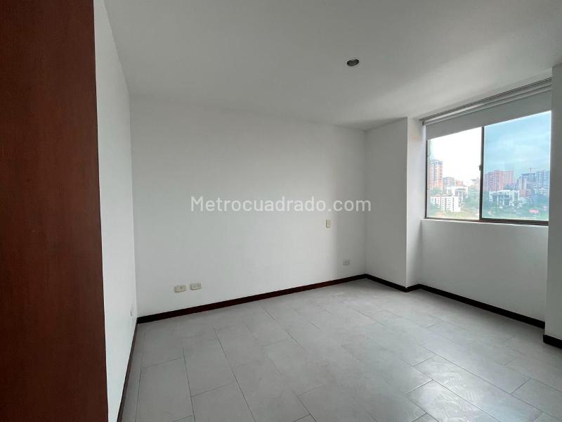 Apartamento de 2 alcobas en El Poblado (Los Parra) con balcón y parqueadero cubierto - 6