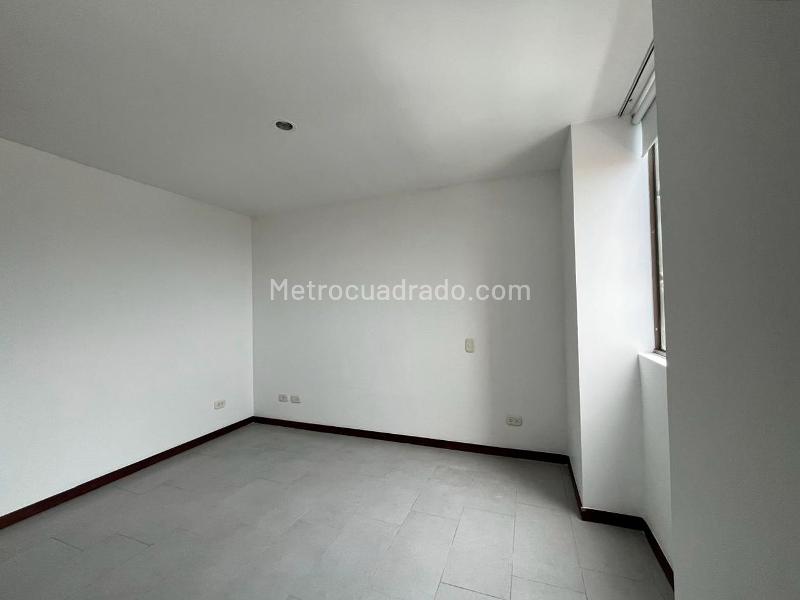 Apartamento de 2 alcobas en El Poblado (Los Parra) con balcón y parqueadero cubierto - 7
