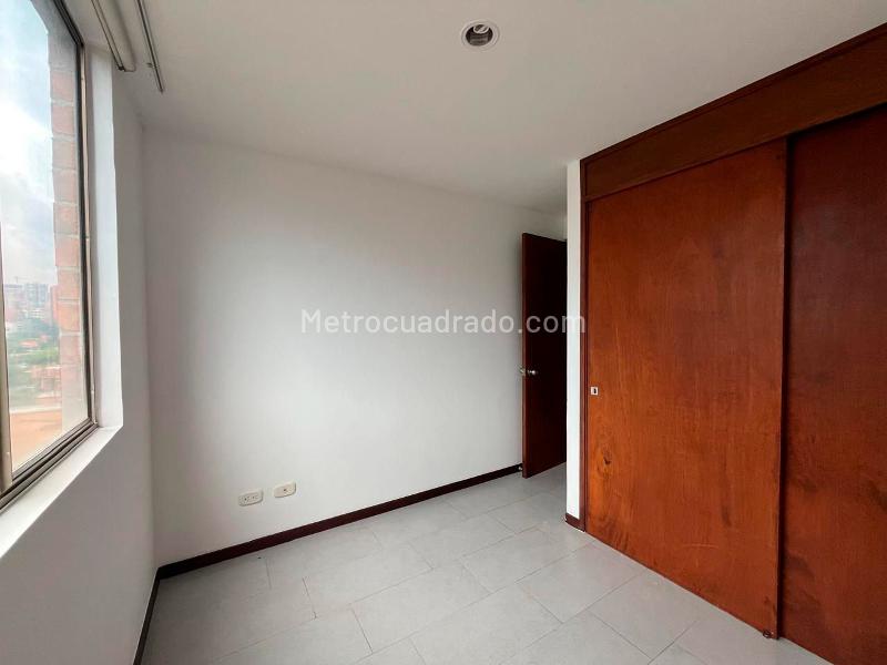 Apartamento de 2 alcobas en El Poblado (Los Parra) con balcón y parqueadero cubierto - 9